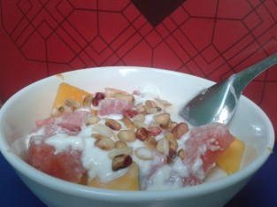 Trái cây trộn mát lạnh trưa hè