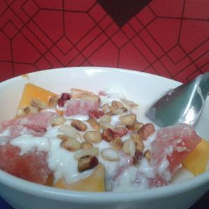 Cách làm trái cây trộn sữa chua