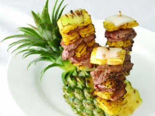 Trái thơm, thịt bò xiên nướng