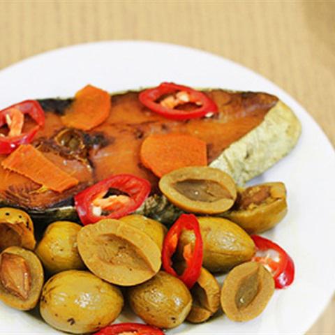 Cách làm trám kho cá thu