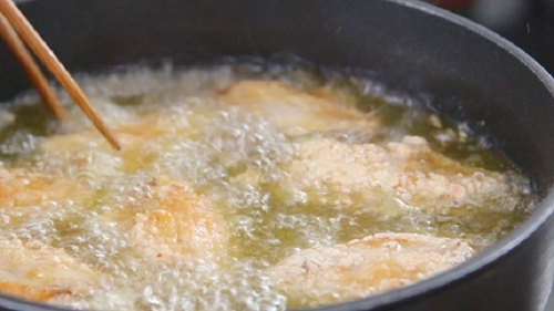 Trầm trồ cách làm bánh pizza bằng nồi cơm điện vẫn ngon xuất thần