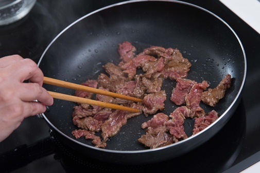 Tráng miệng với táo bọc caramel ngọt lịm hấp dẫn ngay tại  nhà