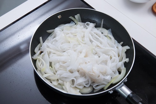 Tráng miệng với táo bọc caramel ngọt lịm hấp dẫn ngay tại  nhà