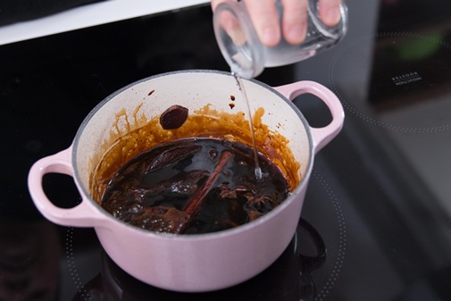 Tráng miệng với táo bọc caramel ngọt lịm hấp dẫn ngay tại  nhà