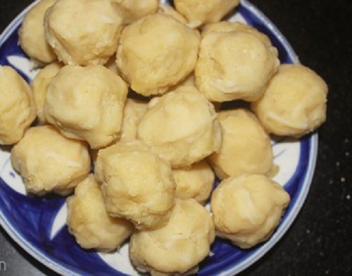 Trổ tài làm bánh tráng cuốn thơm bùi béo ngậy, ăn hoài không biết chán