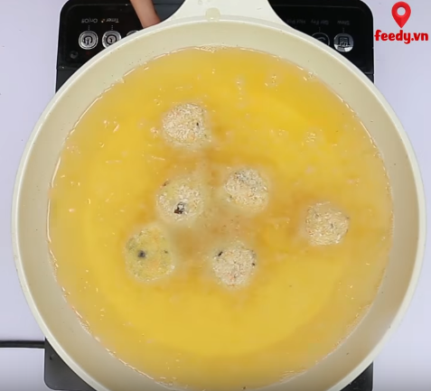 Trổ tài làm bánh tráng nướng thơm bùi béo ngậy, ăn bao nhiêu cũng hết