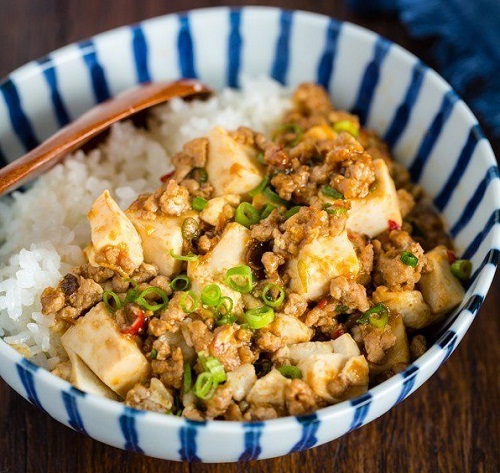 Trổ tài làm bánh vừng chiên giòn rụm thơm nức mũi