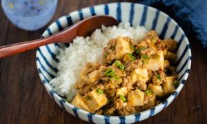 Trổ tài làm bánh vừng chiên giòn rụm thơm nức mũi