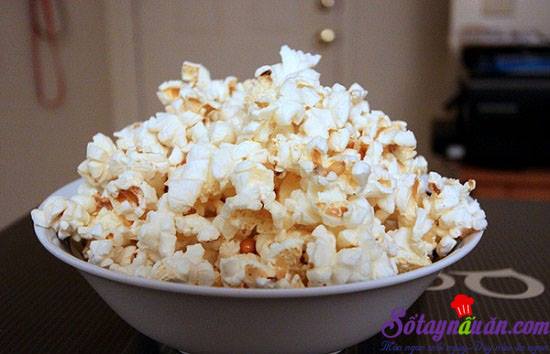 Trổ tài làm bắp rang bơ chocolate