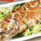 Trổ tài làm cá hấp bia chiêu đãi cả nhà