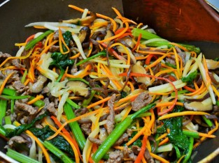 Trổ tài làm miến trộn Hàn Quốc đãi cả nhà ăn ngon