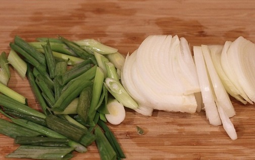 Trổ tài làm ốc xào ngũ vị cay cay, tê tê, ngon không lối thoát