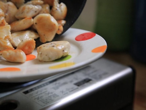 Trổ tài làm pudding sữa dừa thơm mát, ngọt lịm cho cả nhà ăn chơi