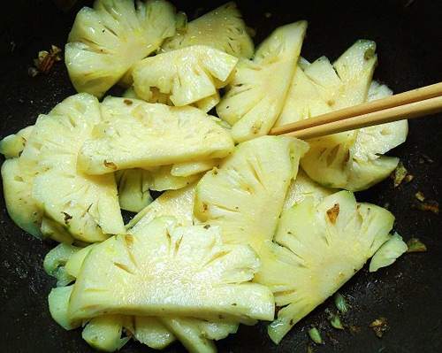 Trổ tài làm thịt bò xào mướp đắng giòn thơm đậm vị, bao nhiêu cơm cũng hết