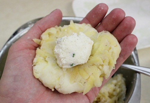 Trổ tài nấu nướng với món thịt heo cuộn phô mai hấp dẫn, thơm ngon