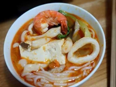 Trổ tài pha chế cocktail lựu