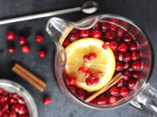 Trổ tài pha chế cocktail lựu