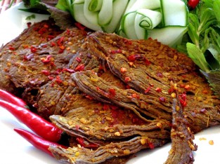 Trời lạnh nhâm nhi khô bò cay là nhất