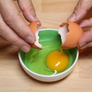 Cách làm trứng bọc cơm chiên hình gà