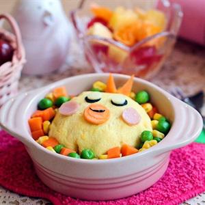 Cách làm trứng bọc cơm chiên hình gà