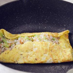 Cách làm trứng bọc cơm chiên