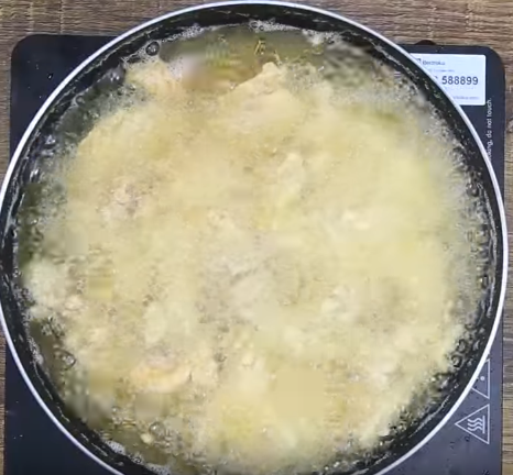 Trứng bọc cơm rang kiểu Thái dễ làm, ngon mắt, đãi no cả nhà