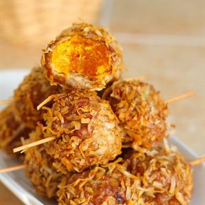 Cách làm trứng bọc thịt chiên giòn