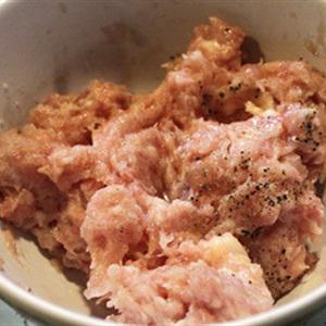 Cách làm trứng bọc thịt sốt cà chua