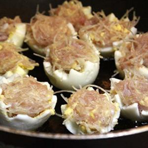 Cách làm trứng bọc thịt sốt cà chua