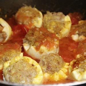 Cách làm trứng bọc thịt sốt cà chua