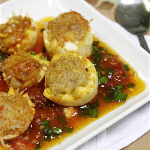 Cách làm trứng bọc thịt sốt cà chua
