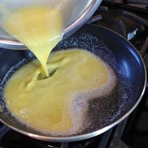 Cách làm trứng chiên bơ