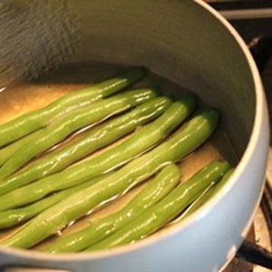 Cách làm trứng chiên cuộn đậu que