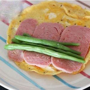 Cách làm trứng chiên cuộn đậu que