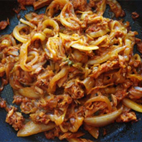 Cách làm trứng chiên cuộn kim chi