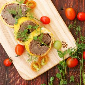 Cách làm trứng chiên cuộn thịt bò