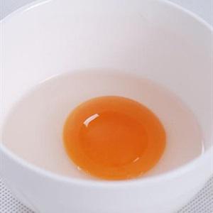 Cách làm trứng chiên cuộn xà lách