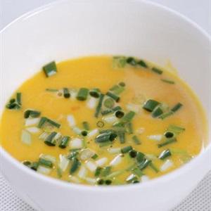 Cách làm trứng chiên cuộn xà lách