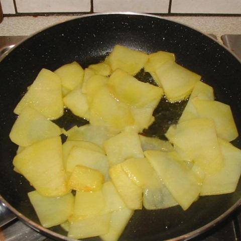 Cách làm trứng chiên khoai tây