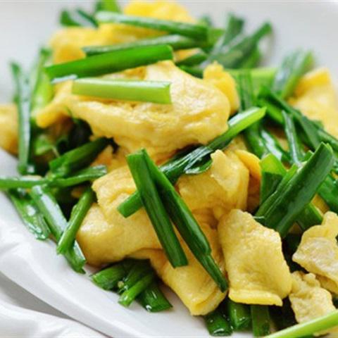 Cách làm trứng chiên lá hẹ