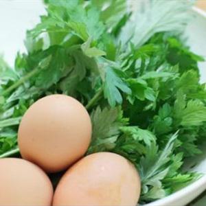 Cách làm trứng chiên lá ngải cứu