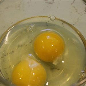 Cách làm trứng chiên ngải cứu