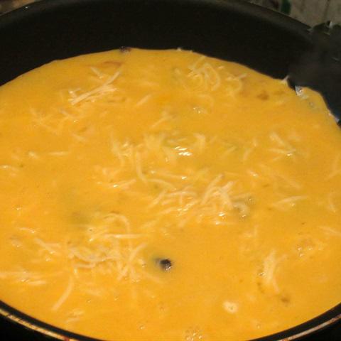 Cách làm trứng chiên phô mai nấm mỡ