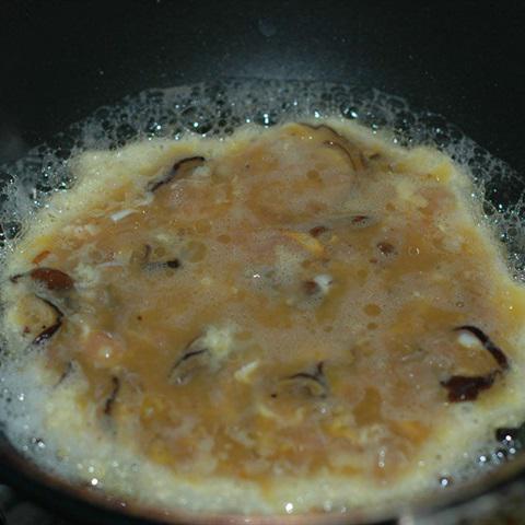 Cách làm trứng chiên thịt gà nấm