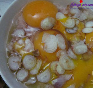 Trứng chiên thịt-món ăn bổ dưỡng cho các bé