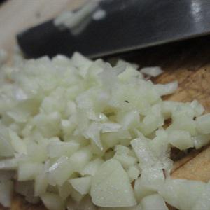 Cách làm trứng chiên tôm hành