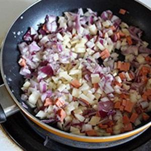 Cách làm trứng chiên xúc xích