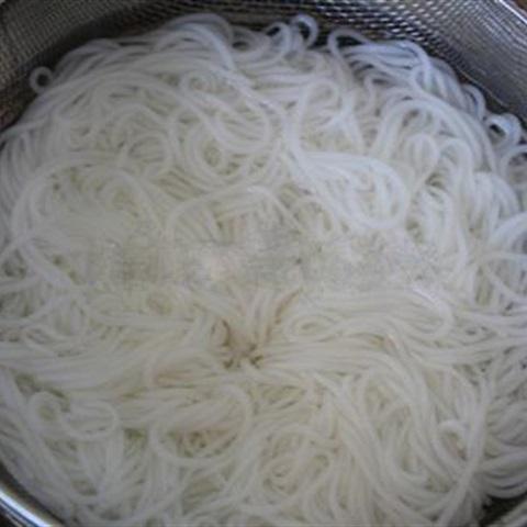 Cách làm trứng cuộn bún