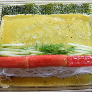 Cách làm trứng cuộn bún