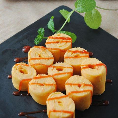 Cách làm trứng cuộn cà chua